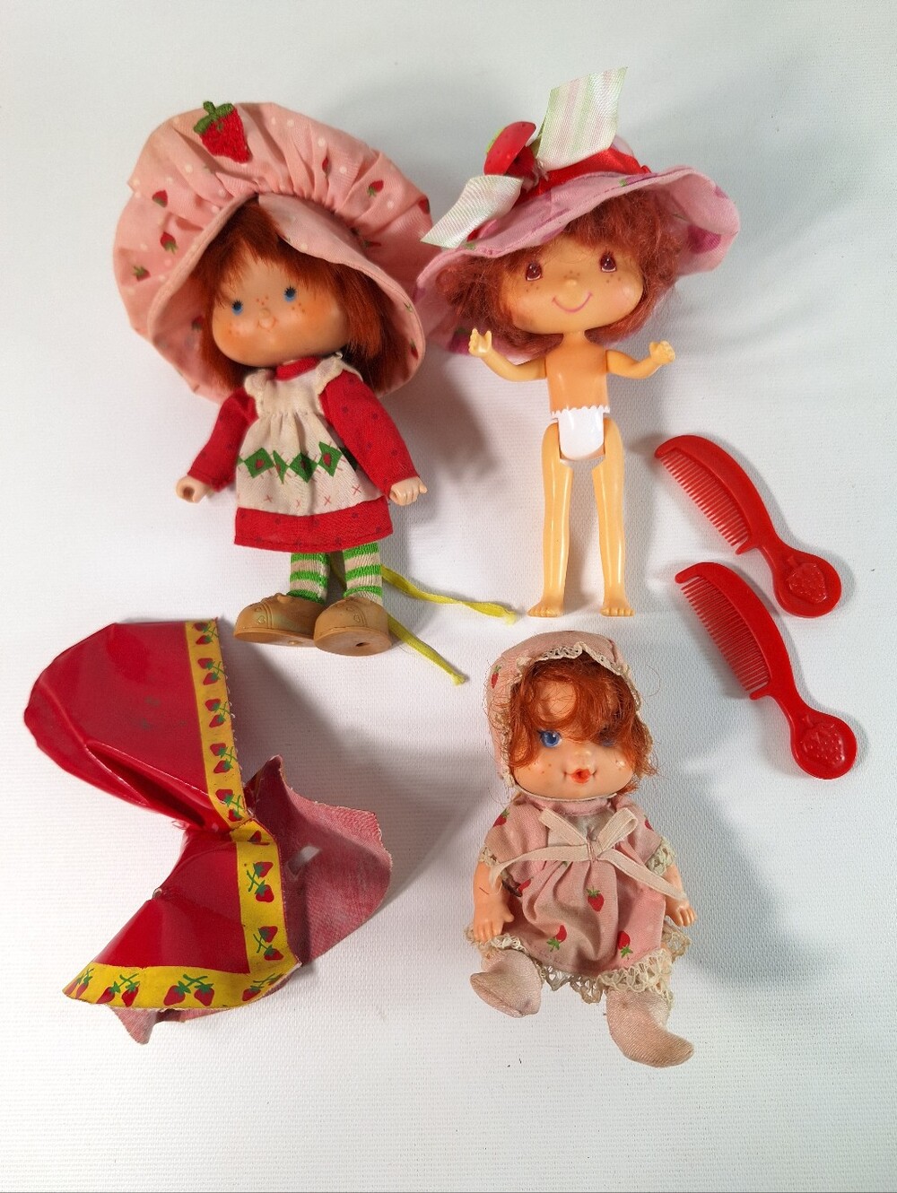 Vintage Kenner Strawberry Shortcake Doll Lot 1980s Baby Blow Kiss Raincoat Combs